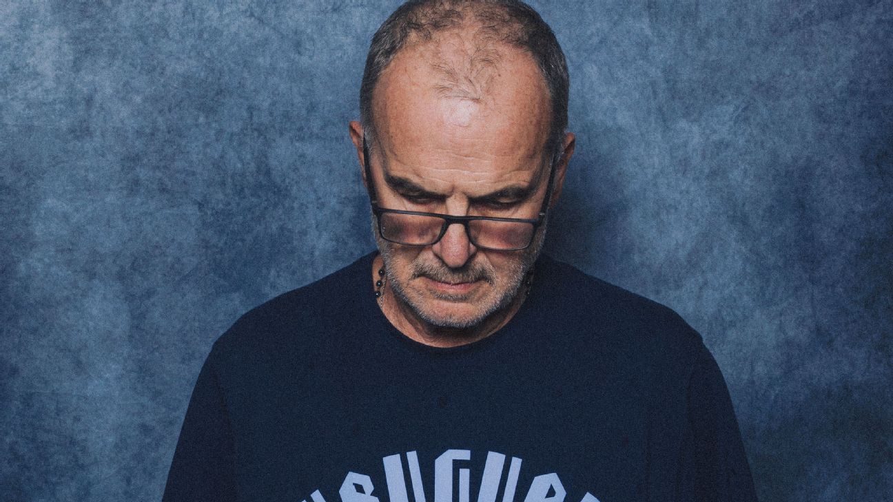比尔萨回应FIFA出圈照：我又不是模特